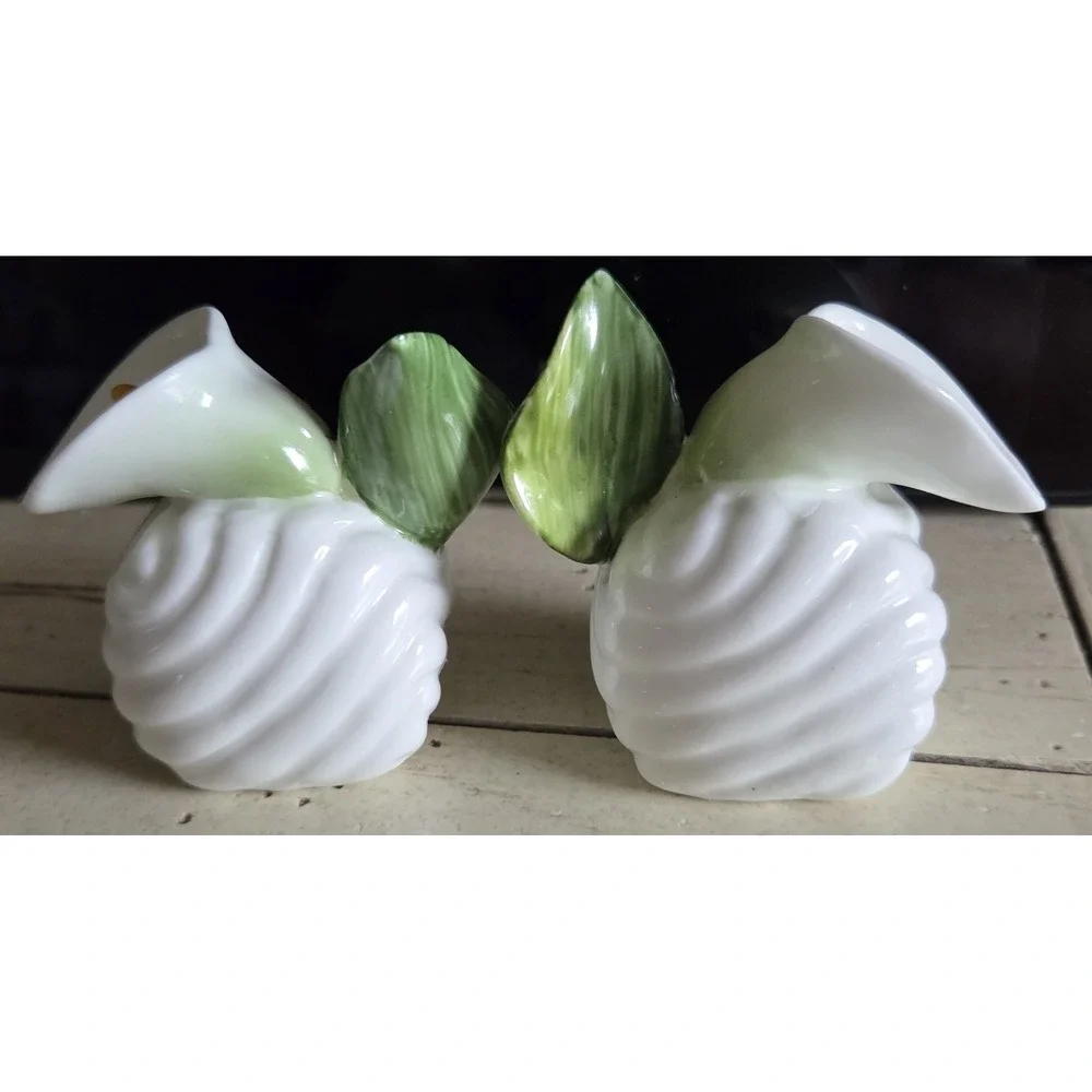 PIA Calla Lily Salt And Pepper Shakers‎ 1985 Vintage